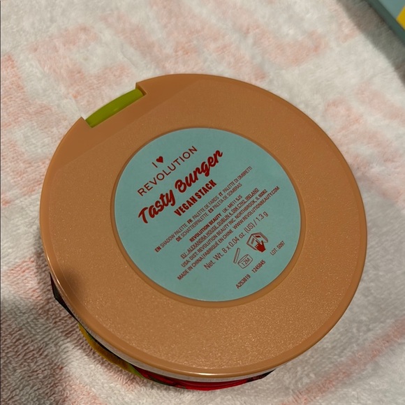 Revolution Vegan Stack Tasty Burger Palette - Picture 4 of 6